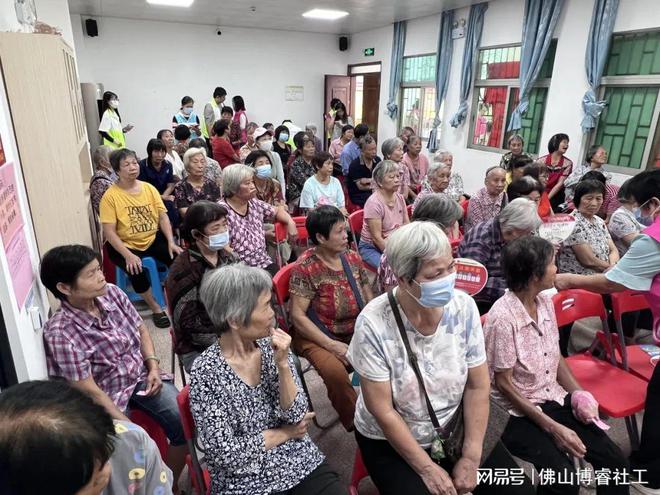 律知识进社区长者权益我守护龙8游戏进入东二幸福院 法(图2)