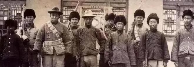 因匪首听错哨兵一个字被我军打得溃败龙8头号玩家5000土匪围困百余(图4)