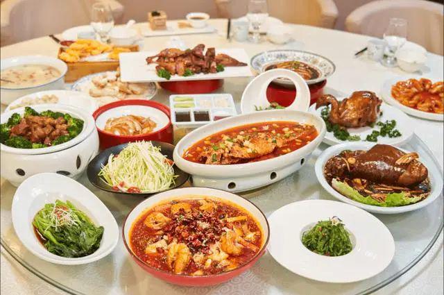 25年夜饭新风向：价格亲民品质不减龙8国际唯一年夜饭价格普遍下调20(图3)